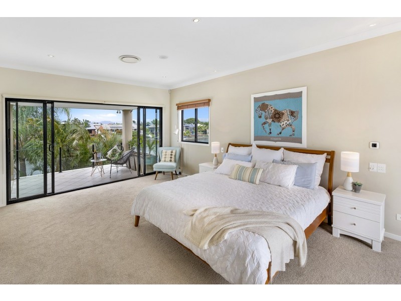12 Glenbrook Avenue, Benowa Waters QLD 4217