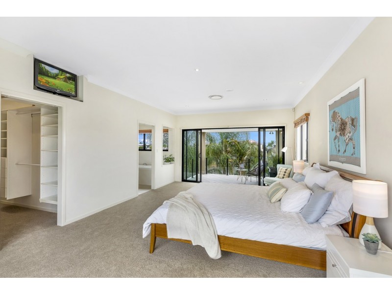 12 Glenbrook Avenue, Benowa Waters QLD 4217