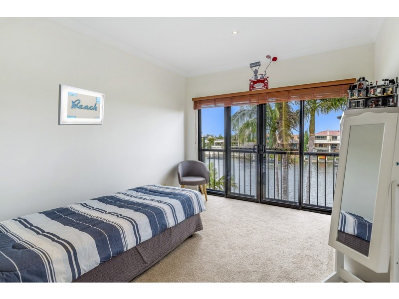 12 Glenbrook Avenue, Benowa Waters QLD 4217