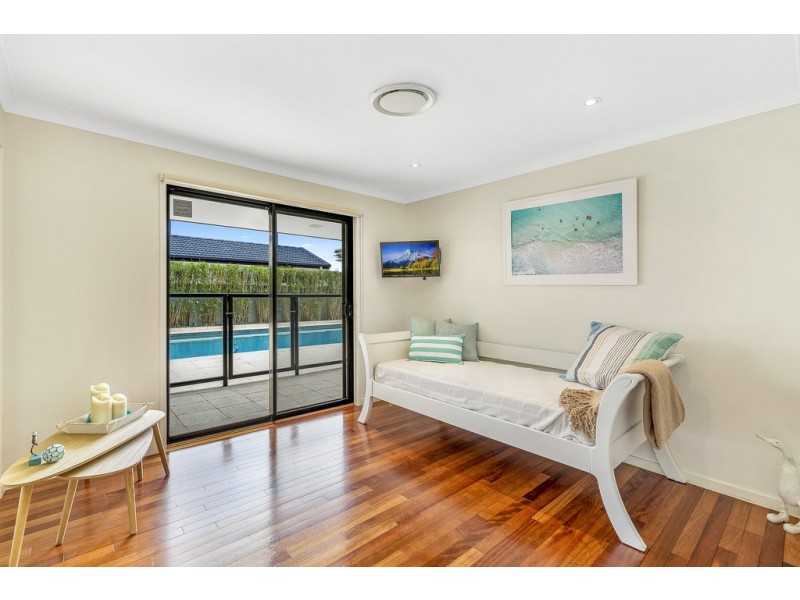 12 Glenbrook Avenue, Benowa Waters QLD 4217