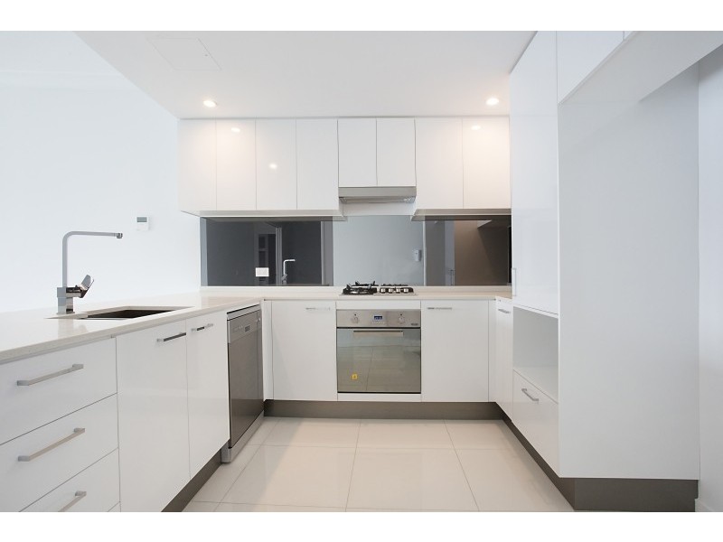 1308/5 ‘Waterpoint’ Harbourside Court, Biggera Waters QLD 4216