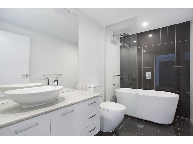 1308/5 ‘Waterpoint’ Harbourside Court, Biggera Waters QLD 4216