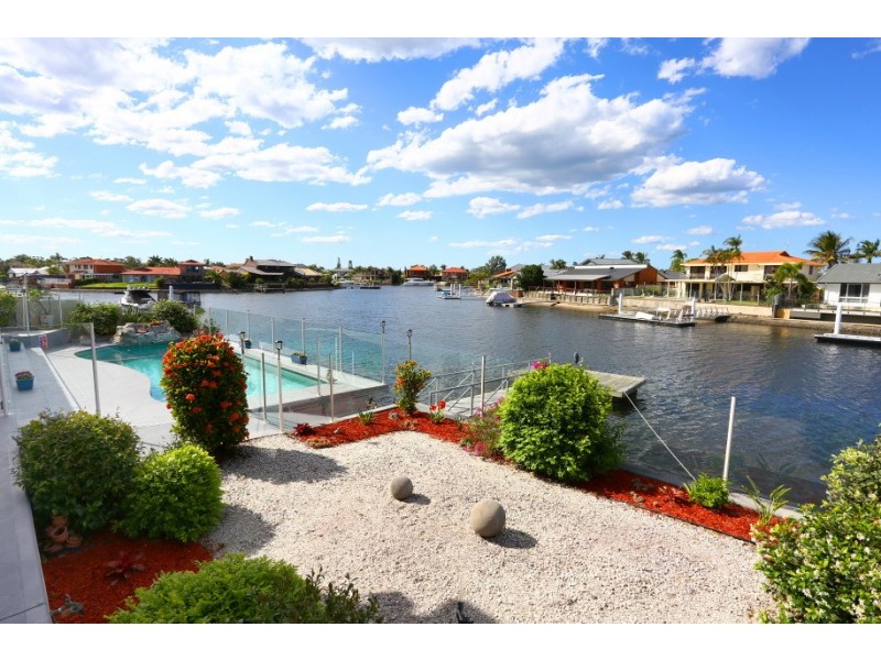 24 Erave Avenue, Runaway Bay QLD 4216