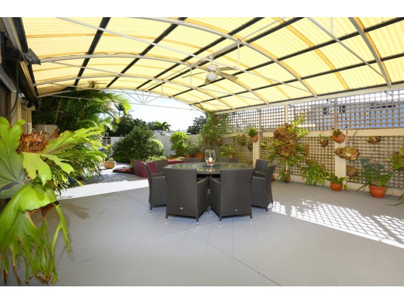 24 Erave Avenue, Runaway Bay QLD 4216