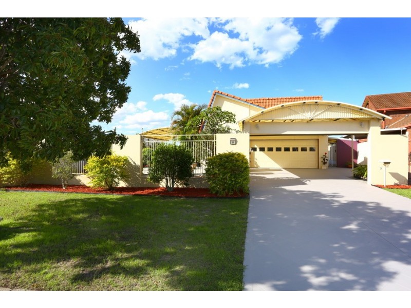 24 Erave Avenue, Runaway Bay QLD 4216