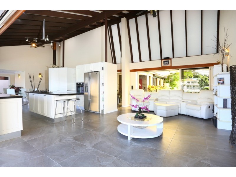 24 Erave Avenue, Runaway Bay QLD 4216