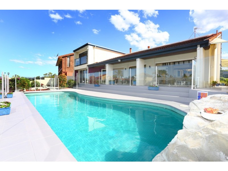 24 Erave Avenue, Runaway Bay QLD 4216