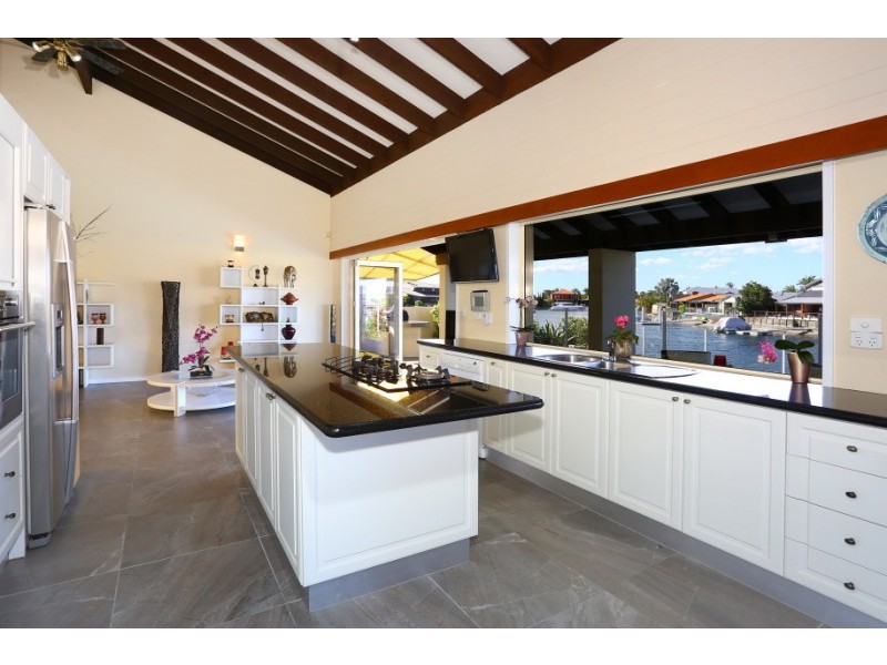 24 Erave Avenue, Runaway Bay QLD 4216