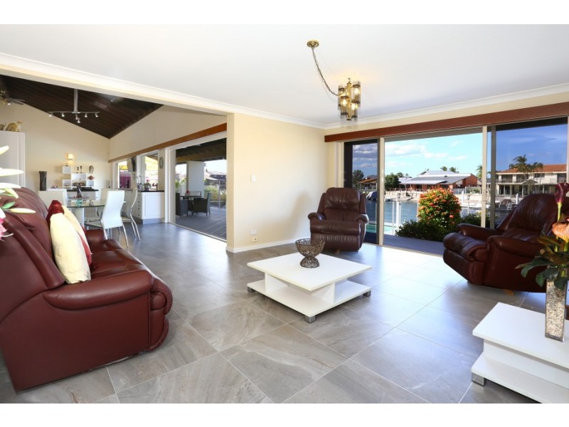 24 Erave Avenue, Runaway Bay QLD 4216