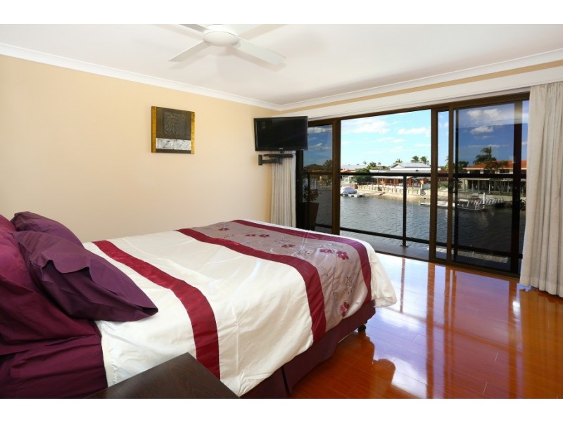 24 Erave Avenue, Runaway Bay QLD 4216