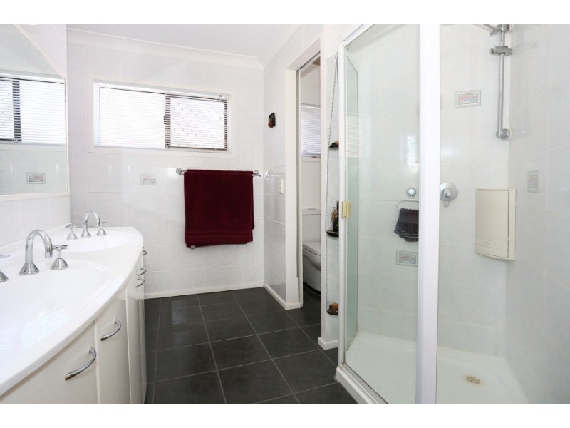 24 Erave Avenue, Runaway Bay QLD 4216