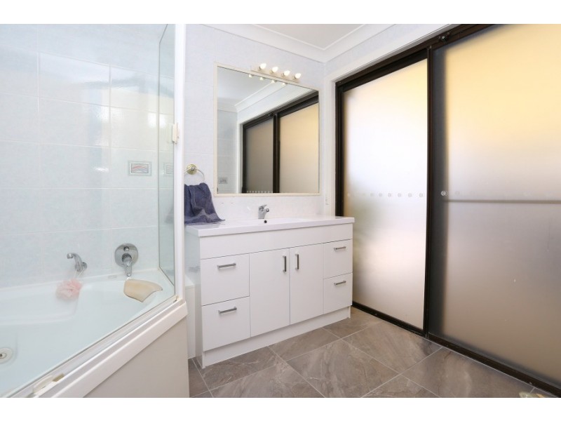 24 Erave Avenue, Runaway Bay QLD 4216