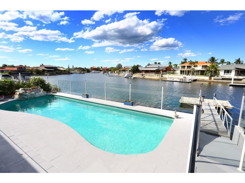 24 Erave Avenue, Runaway Bay QLD 4216