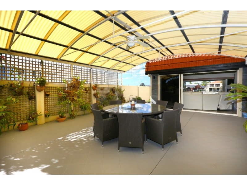 24 Erave Avenue, Runaway Bay QLD 4216