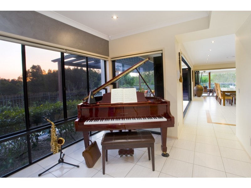 42 Lakelands Drive, Merrimac QLD 4226