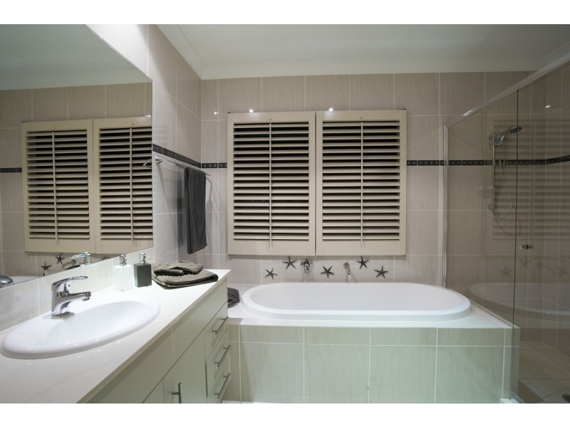 42 Lakelands Drive, Merrimac QLD 4226