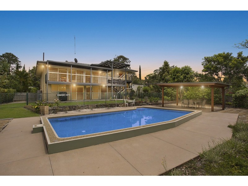 23 Tambourah Drive, Benowa QLD 4217