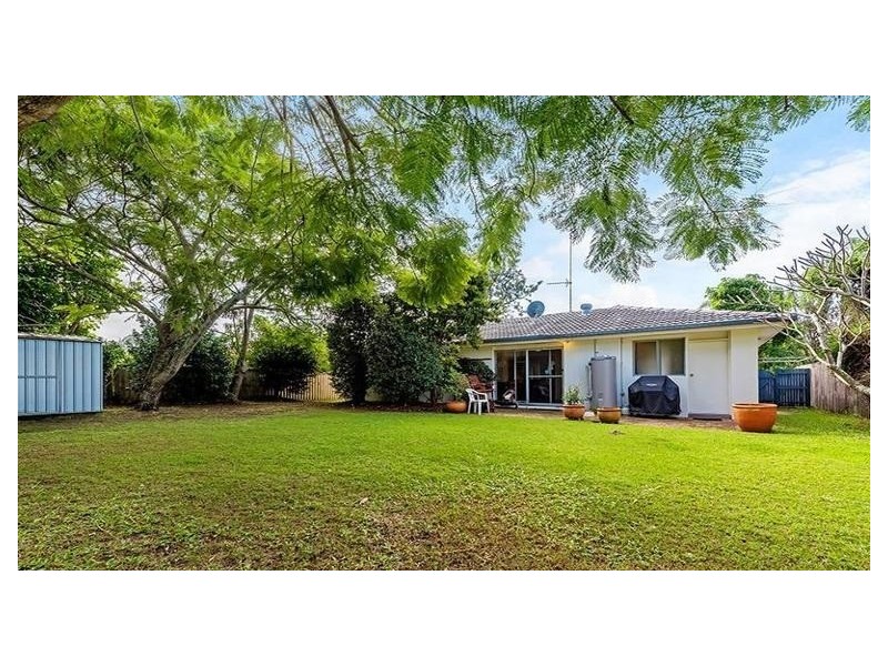 6 Wanderer Avenue, Mermaid Waters QLD 4218