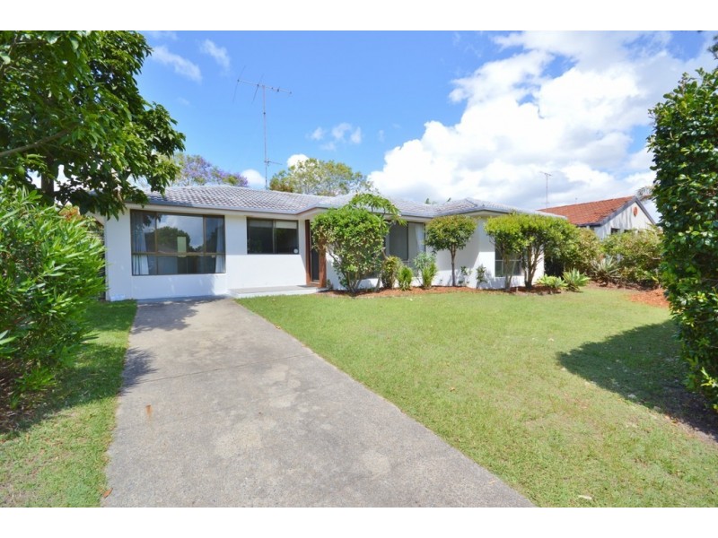 6 Wanderer Avenue, Mermaid Waters QLD 4218