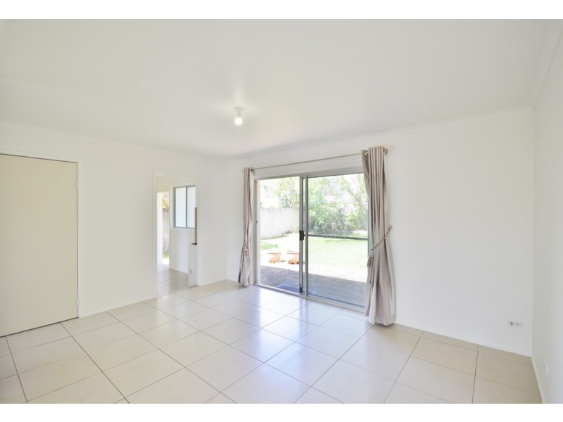 6 Wanderer Avenue, Mermaid Waters QLD 4218