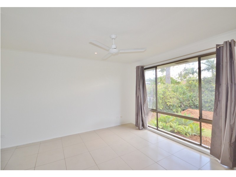 6 Wanderer Avenue, Mermaid Waters QLD 4218