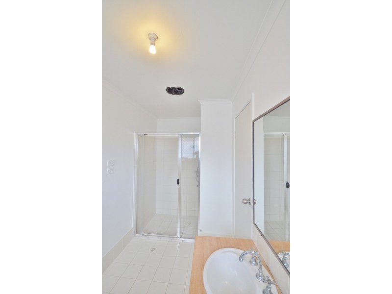 6 Wanderer Avenue, Mermaid Waters QLD 4218