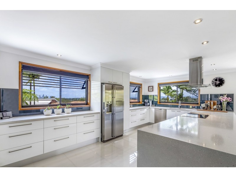 19 Kula Close, Benowa QLD 4217