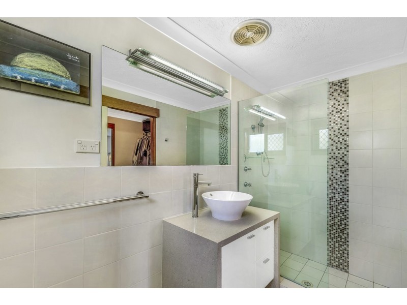 19 Kula Close, Benowa QLD 4217