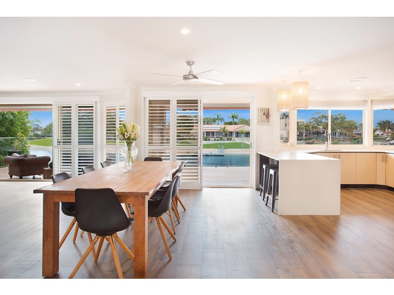 19 Alma Street, Broadbeach Waters QLD 4218