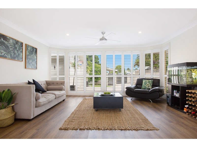 19 Alma Street, Broadbeach Waters QLD 4218