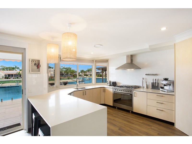 19 Alma Street, Broadbeach Waters QLD 4218