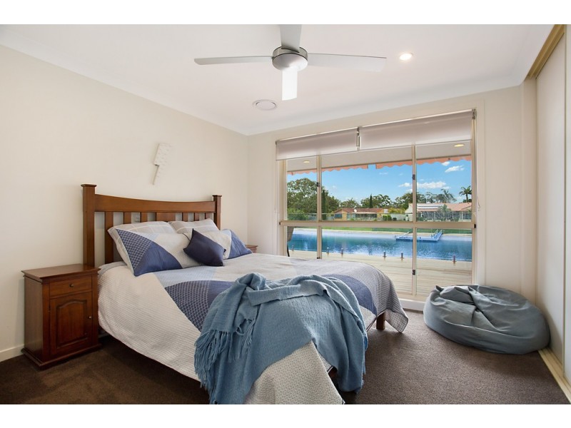 19 Alma Street, Broadbeach Waters QLD 4218