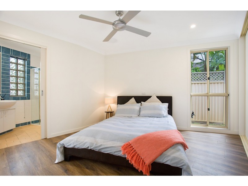 19 Alma Street, Broadbeach Waters QLD 4218