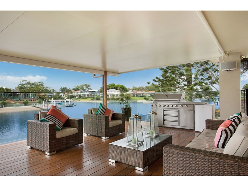 19 Alma Street, Broadbeach Waters QLD 4218