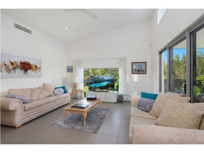 210/1 Halcyon Way, Hope Island QLD 4212