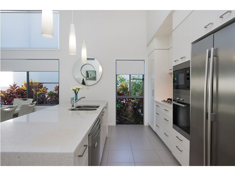 210/1 Halcyon Way, Hope Island QLD 4212