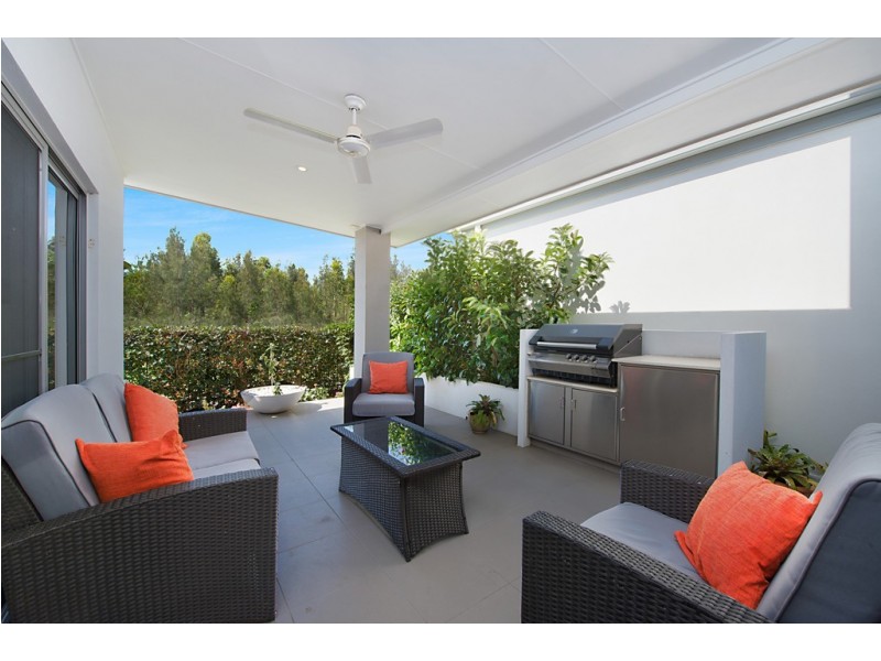 210/1 Halcyon Way, Hope Island QLD 4212