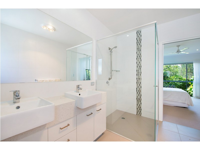 210/1 Halcyon Way, Hope Island QLD 4212