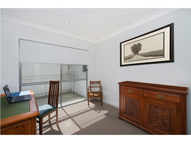 210/1 Halcyon Way, Hope Island QLD 4212