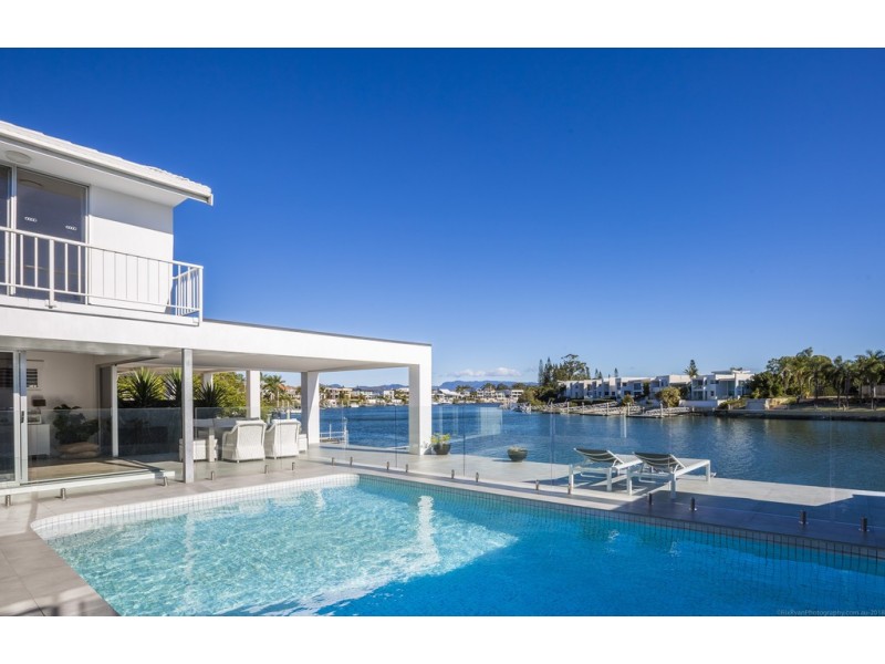 52 Sophie Avenue, Broadbeach Waters QLD 4218