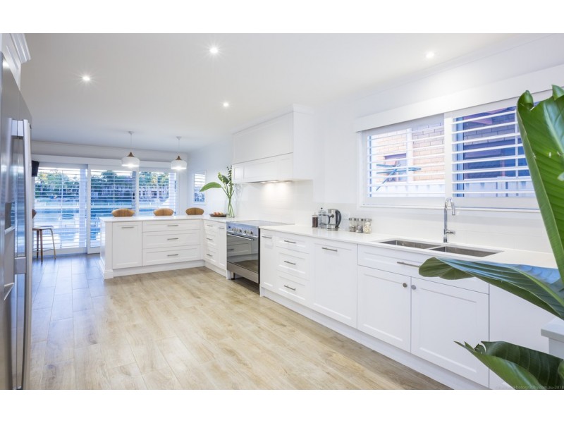 52 Sophie Avenue, Broadbeach Waters QLD 4218