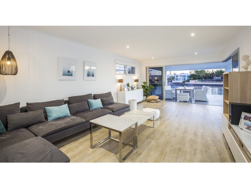 52 Sophie Avenue, Broadbeach Waters QLD 4218