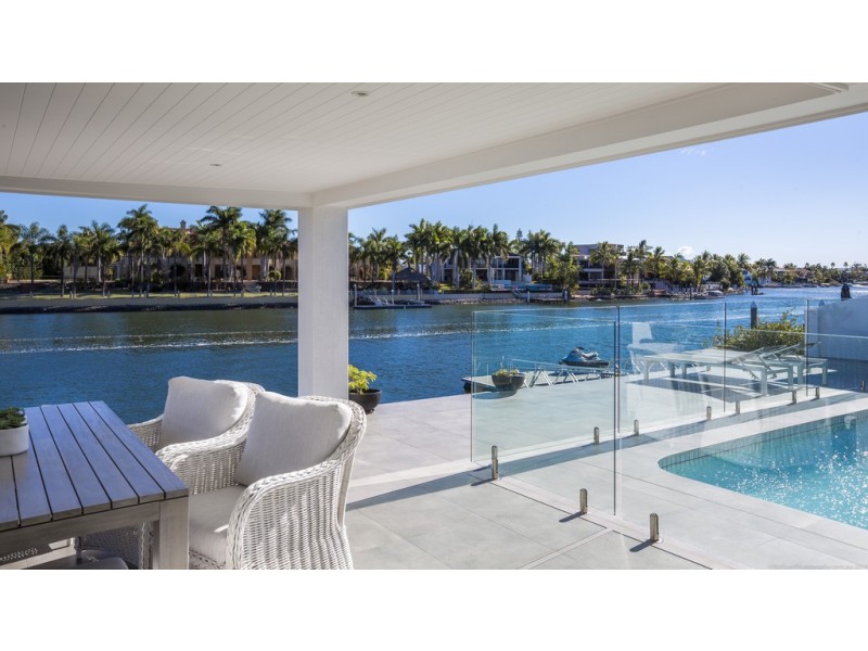 52 Sophie Avenue, Broadbeach Waters QLD 4218