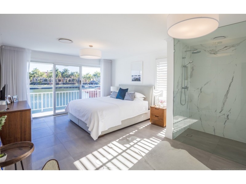 52 Sophie Avenue, Broadbeach Waters QLD 4218