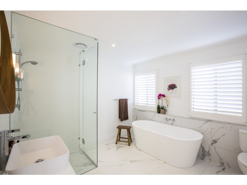 52 Sophie Avenue, Broadbeach Waters QLD 4218