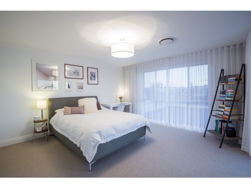 52 Sophie Avenue, Broadbeach Waters QLD 4218