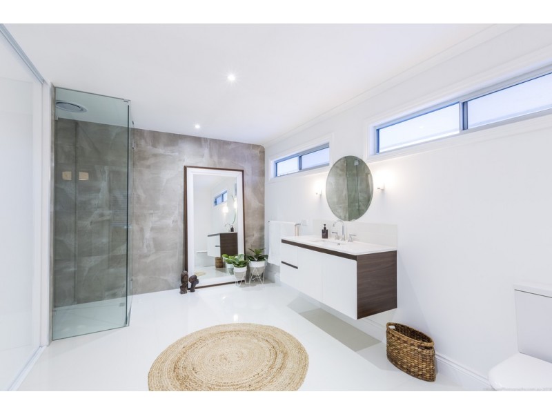 52 Sophie Avenue, Broadbeach Waters QLD 4218