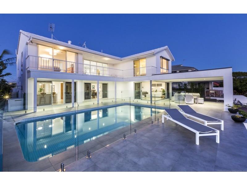 52 Sophie Avenue, Broadbeach Waters QLD 4218