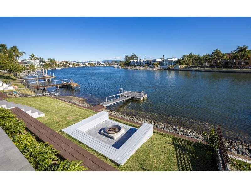 52 Sophie Avenue, Broadbeach Waters QLD 4218
