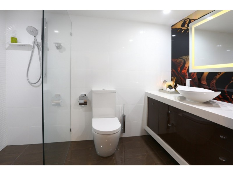 109/17 Bayview Street, Runaway Bay QLD 4216